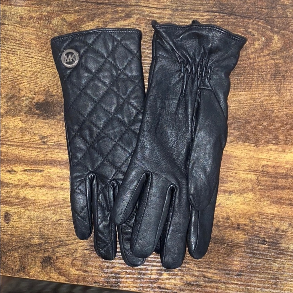 Michael Kors Quilted Leather Gloves - Picture 3 of 3